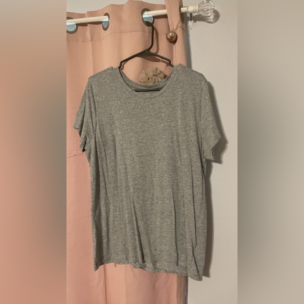 Women’s gap tshirt